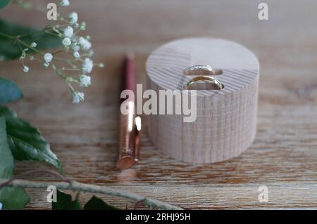 Préparations pour le plus grand jour de la vie. Le jour du mariage. Anneaux de mariage. Banque D'Images