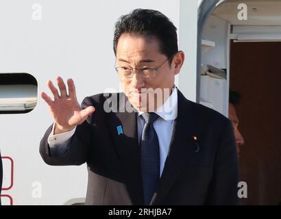 Tokyo, Japon. 17 août 2023. Le Premier ministre japonais Fumio Kishida quitte l'aéroport international de Tokyo pour Washington le jeudi 17 août 2023. Kishida rencontrera le président américain Joe Biden et le président sud-coréen Yoon Suk-yeol lors du sommet trilatéral du 18 août. (Photo de Yoshio Tsunoda/AFLO) Banque D'Images