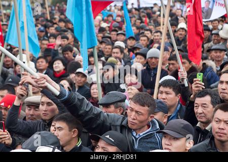 Rassemblement de l'opposition à Bichkek, Kirghizistan. Banque D'Images