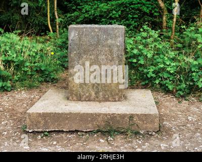 Pierre tombale du major Peter Labelliere enterrée à l'envers au sommet de Box Hill Tadworth Surrey âgé de 75 ans Banque D'Images