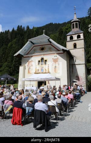 Messe de l'Assomption. Eglise notre-Dame de la gorge. Les Contamines-Montjoie. Haute-Savoie. Auvergne-Rhône-Alpes. France. Europe. Banque D'Images