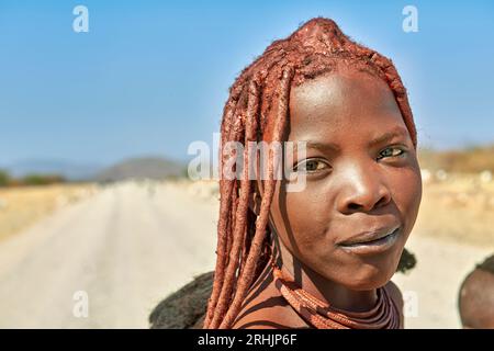Namibie. Portrait d'une femme Himba dans la région de Kunene Banque D'Images