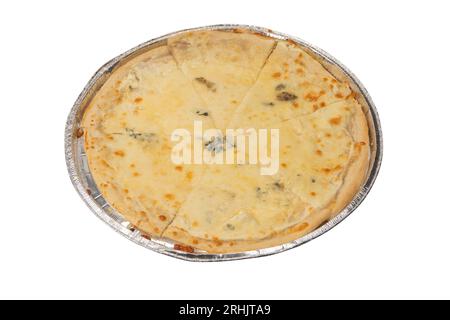 Pizza à quatre fromages isolée sur fond blanc. Banque D'Images