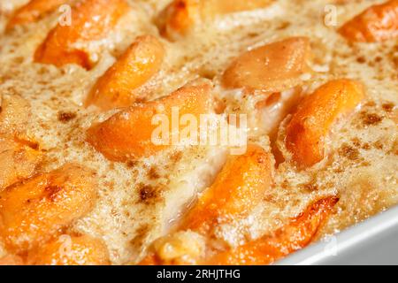 Tarte française clafoutis à l'abricot en gros plan Banque D'Images