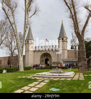 Une photo de la porte de Babusselam, qui fait partie du complexe du palais de Topkapi. Banque D'Images