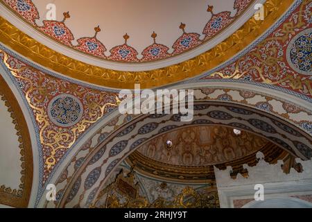 Une photo de l'intérieur du Conseil Impérial, qui fait partie du complexe du palais de Topkapi. Banque D'Images