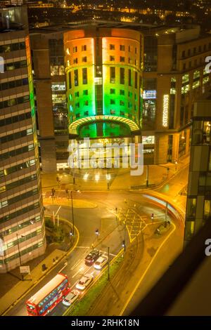 Vue de nuit sur le bâtiment Interchange éclairé dans la ville de Croydon, Grand Londres, Royaume-Uni Banque D'Images