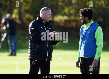 Wolverhampton Wanderers s’entraîne pour la première fois avec le nouvel entraîneur-chef Paul Lambert Banque D'Images