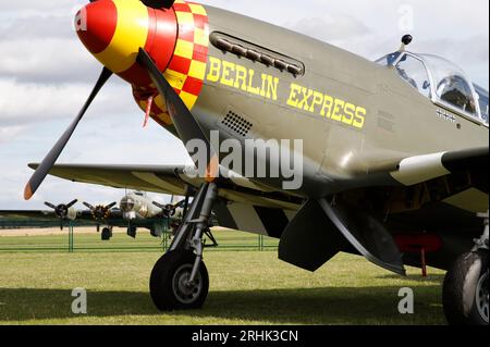 Un avion de chasse P-15 Mustang de la guerre mondiale sur Duxford en exposition statique, juillet 2023 Banque D'Images