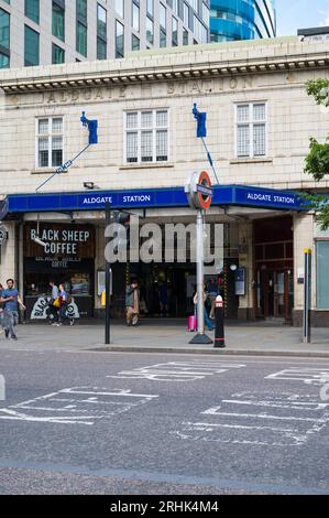 Aldgate Station de métro de Londres sur Aldgate High Street dans la City de Londres. Angleterre, Royaume-Uni Banque D'Images