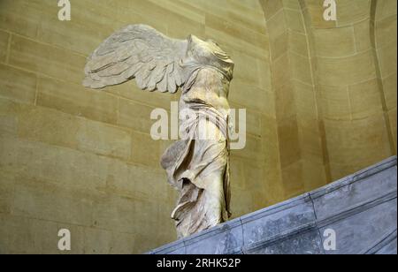 Le chef-d'œuvre du 2e siècle av. J.-C. - la victoire ailée de Samothrace, Louvre, Paris Banque D'Images