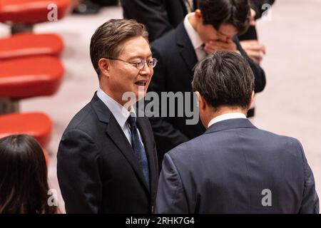 New York, États-Unis. 17 août 2023. Joonkook Hwang, Représentant permanent auprès de l'ONU et Ambassadeur de la République de Corée, assiste à la réunion du Conseil de sécurité sur la situation des droits de la personne en République populaire démocratique de Corée au siège de l'ONU à New York le 17 août 2023. (Photo de Lev Radin/Sipa USA) crédit : SIPA USA/Alamy Live News Banque D'Images