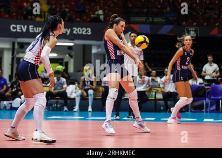 Monza, Italie. 17 août 2023. Lucija Mlinar #9 de Croatie vue en action lors du match de volleyball féminin de la finale de la poule B de la CEV EuroVolley 2023 entre la Roumanie et la Croatie à l'Arena di Monza, Monza, Italie le 17 août 2023 crédit : Agence photo indépendante/Alamy Live News Banque D'Images