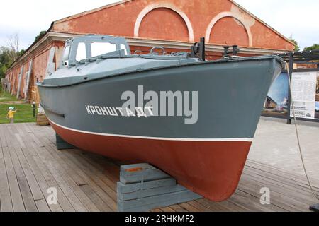 Kronstadt, Russie. 17 août 2023. Le bateau de mer de Cronstadt est installé dans le parc militaire patriotique de la culture et des loisirs du district militaire occidental 'Patriot' à Cronstadt, près de la ville de Saint-Pétersbourg, Fédération de Russie. Crédit : SOPA Images Limited/Alamy Live News Banque D'Images