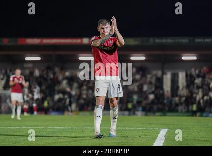 L'attaquant Callum Hendry (9) de Salford City lors du match Grimsby Town vs Salford City FC Sky Bet League 2 à Blundell Park, Cleethorpes, Royaume-Uni le 15 août 2023 Credit : Every second Media/Alamy Live News Banque D'Images