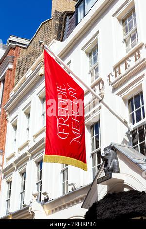 Flag at Sotheby's pour l'exposition Freddie Mercury : a World of HIS Own, Londres, Royaume-Uni Banque D'Images
