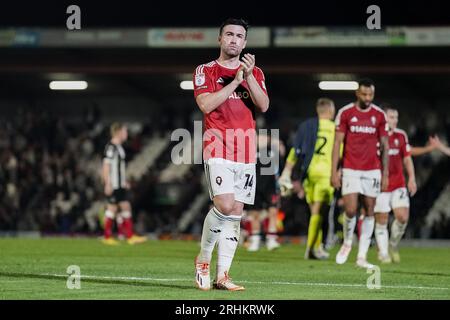 Le milieu de terrain de Salford City Stevie Mallan (14) lors du match Grimsby Town vs Salford City FC Sky Bet League 2 à Blundell Park, Cleethorpes, Royaume-Uni le 15 août 2023 Credit : Every second Media/Alamy Live News Banque D'Images