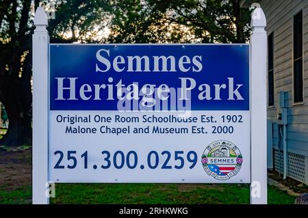 Le panneau du parc du patrimoine de Semmes est photographié, le 16 août 2023, à Semmes, en Alabama. Le parc comprend l'école historique Semmes de 1902 et la chapelle Malone. Banque D'Images