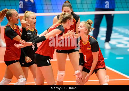 Dusseldorf/ Allemagne. 17 août 2023, jubilation GER, de gauche à droite Antonia STAUTZ (GER), Anna POGANY (GER), Lina ALSMEIER (GER), Pia KAESTNER (Kastner) (GER), Grèce (GRE) - Allemagne GER), le 17 août 2023 Championnats d'Europe de volleyball féminin, à partir de 15.08. - 03.09.2023 à Dusseldorf/ Allemagne. Banque D'Images