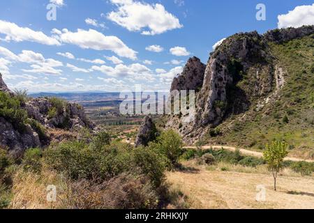 Europe, Espagne, Castille et Léon, Poza de la Sal, vues sur la vallée de la rivière Torca Salada depuis le château de Rojas Banque D'Images