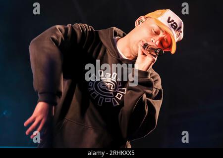 Winchester, Royaume-Uni. 13 août 2023. Benjamin Gerard Coyle-Larner, musicien de hip-hop anglais connu professionnellement sous le nom de Loyle Carner, se produisant sur scène au Boomtown Festival. (Photo de Dawn Fletcher-Park/SOPA Images/Sipa USA) crédit : SIPA USA/Alamy Live News Banque D'Images