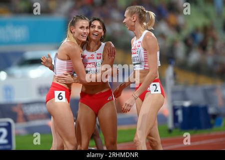 Natalia Kaczmarek (argent), Anna Kiełbasinska (bronze) et IgA Baumgart-Witan ; de Pologne. 400m. Championnats d'Europe Munich 2022 Banque D'Images