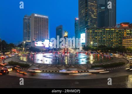 12 juillet 2023 : Monument Selamat Datang situé au rond-point de l'Hôtel Indonesia dans le centre de Jakarta, Indonésie. Il a été achevé en 1962 par le sculpteur Edhi Banque D'Images