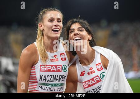 Natalia Kaczmarek (argent) et Anna Kiełbasinska (bronze) ; de Pologne. 400m finale. Championnats d'Europe Munich 2022 Banque D'Images