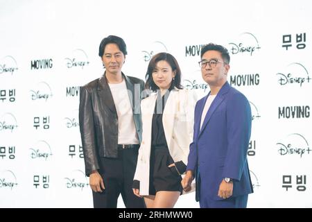 Zo In-Sung, Han Hyo-Joo et Ryu Seung-Ryong, 3 août 2023 : (G-D) les acteurs Zo In-Sung, Han Hyo-Joo et Ryu Seung-Ryong assistent à une conférence de presse pour la série Disney 'Moving' à Séoul, Corée du Sud. La série d'action de science-fiction « Moving » met en scène un groupe d'individus superpuissants qui cachent leurs véritables capacités au monde afin de protéger leurs familles du danger. La série de 20 épisodes est basée sur un webtoon à succès de Kang Full. Crédit : Lee Jae-won/AFLO/Alamy Live News Banque D'Images