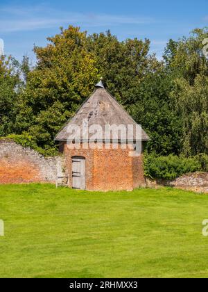 Bâtiment de jardin, Old Tudor, jardin clos, Basing House, Old Basing, Basingstoke, Hampshire, Angleterre, Royaume-Uni, GB. Banque D'Images