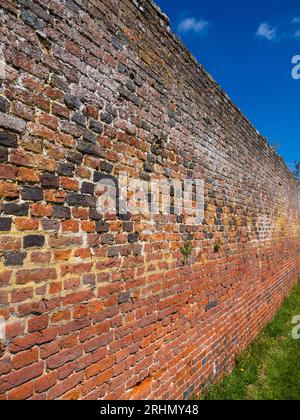 Mur de jardin avec motif de brique, Old Tudor, jardin clos, Basing House, Old Basing, Basingstoke, Hampshire, Angleterre, Royaume-Uni, GB. Banque D'Images