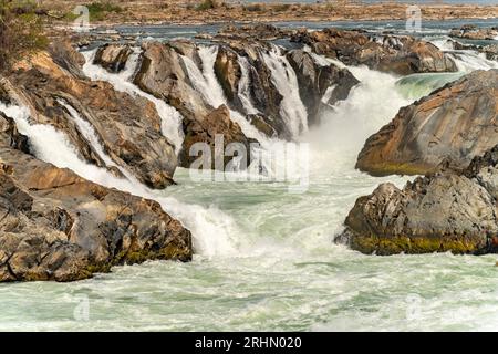 Die Mekongfälle Nam Tok Khon Phapheng, si Phan Don, Provinz Champasak, Laos, Asien | Khon Phapheng Cascades au Mékong, si Phan Don, Cham Banque D'Images