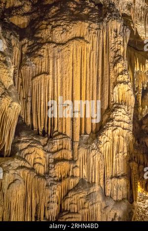 La formation de calcaire dans la grotte de calcaire de Grotte des Demoiselles en Languedoc dans le sud de la France Banque D'Images