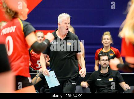 Dusseldorf/ Allemagne. 17/08/2023, entraîneur de jubilation / Bundescoach Vital HEYNEN (GER) Grèce (GRE) - Allemagne GER) 0 : 3, le 17 août 2023 Championnat d'Europe de volleyball féminin, à partir du 15 août. - 03.09.2023 à Dusseldorf/ Allemagne. Banque D'Images