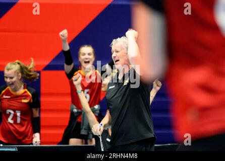 Dusseldorf/ Allemagne. 17/08/2023, entraîneur de jubilation finale/ Bundescoach Vital HEYNEN (GER) Grèce (GRE) - Allemagne GER) 0 : 3, le 17 août 2023 Championnat d'Europe de volleyball féminin, du 15 au 03.09.2023 août à Dusseldorf/ Allemagne. Banque D'Images