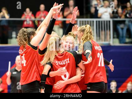 Dusseldorf/ Allemagne. 17/08/2023, finale jubilation Team GER, à Anna POGANY (GER/ Withte) Grèce (GRE) - Allemagne GER) 0 : 3, le 17 août 2023 Championnat d'Europe de volleyball féminin, du 15 au 03.09.2023 août à Dusseldorf/ Allemagne. Banque D'Images