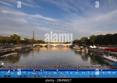 Paris, France. 18 août 2023. Départ, lors de l'épreuve test des Jeux Olympiques et Paralympiques de triathlon 2023, le 17 au 20 août 2023 à Paris, France - photo Germain Hazard/FFTRI/DPPI crédit : DPPI Media/Alamy Live News Banque D'Images