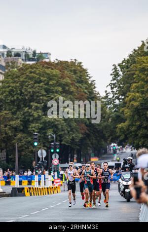 Paris, France. 18 août 2023. 14 Pierre le Corre (FRA) 02 Vasco Vilaca (por) lors de l'épreuve test des Jeux Olympiques et Paralympiques de Triathlon 2023, le 17 au 20 août 2023 à Paris, France - photo Germain Hazard/FFTRI/DPPI crédit : DPPI Media/Alamy Live News Banque D'Images