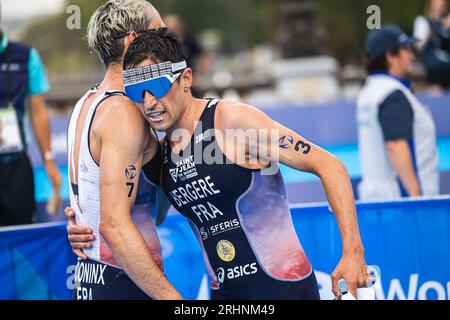 Paris, France. 18 août 2023. 03 Léo Bergere (FRA) 07 Dorian Coninx (FRA) lors de l'épreuve test des Jeux Olympiques et Paralympiques du Triathlon 2023, le 17 au 20 août 2023 à Paris, France - photo Germain Hazard/FFTRI/DPPI crédit : DPPI Media/Alamy Live News Banque D'Images