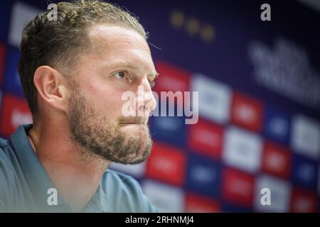 Bruxelles, Belgique. 18 août 2023. Le nouveau joueur d'Anderlecht Mats rites photographié lors d'une conférence de presse du club de première division RSC Anderlecht, vendredi 18 août 2023 à Bruxelles, pour discuter de leur prochain match dans les championnats de Belgique. BELGA PHOTO VIRGINIE LEFOUR crédit : Belga News Agency/Alamy Live News Banque D'Images