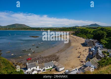 En regardant le long de la plage vers Porthdinllaen à Traeth Morfa Nefynm sur la côte nord de la Llyn. Péninsule du nord du pays de Galles. Banque D'Images