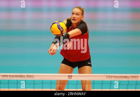 Dusseldorf, Deutschland. 17 août 2023. Firo : 08/17/2023 Volleyball Euro 2023 CHAMPIONNATS D'EUROPE femmes GRÈCE - ALLEMAGNE 0:3 acceptation, Lina Alsmeier b, GER/dpa/Alamy Live News Banque D'Images