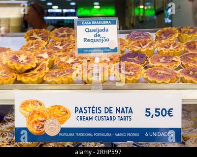 Pasteis de Nata, pâtisseries traditionnelles portugaises 6 pièces pour Euro 5,50 Lisbonne, Portugal, Europe Banque D'Images