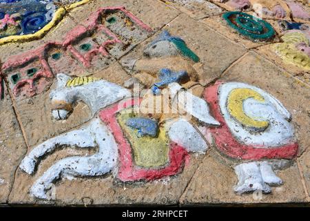 Sargadelos céramique murale sur le dôme de la chapelle par Francisco Xosé Pérez Porto avec des épisodes de légende et d'histoire San Anton Château A Coruña Galice Espagne Banque D'Images