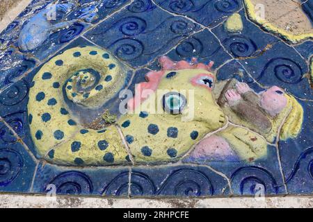 Sargadelos céramique murale sur le dôme de la chapelle par Francisco Xosé Pérez Porto avec des épisodes de légende et d'histoire San Anton Château A Coruña Galice Espagne Banque D'Images