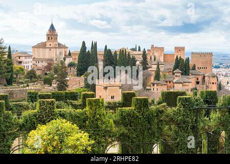 Espagne, Andalousie, Grenade, vue du Palacio de Generalife sur Jardines Bajos à l'Alhambra Banque D'Images