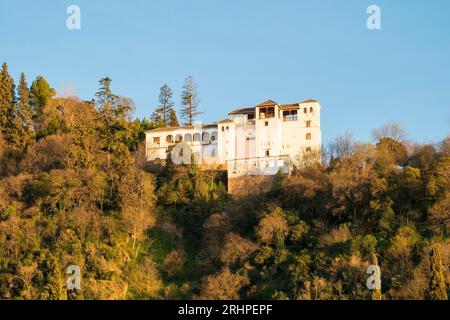 Espagne, Andalousie, Granada, Sacromonte, Camino del Sacromonte, vue sur le Palacio de Generalife, lumière du soir Banque D'Images