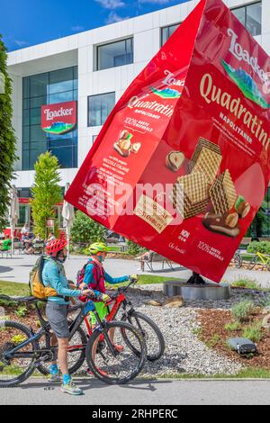 Autriche, Tyrol de l'est, Heinfels, l'usine de musée du célèbre Loacker de gaufrettes, un point de passage pour les touristes et les cyclistes qui pédalent le long de la piste cyclable Drava Banque D'Images