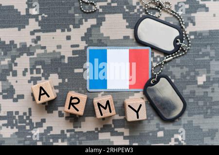 Amy camouflage uniforme avec drapeau dessus, France Banque D'Images