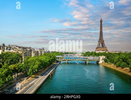Panorama aérien de Paris avec Seine et Tour Eiffel, France Banque D'Images